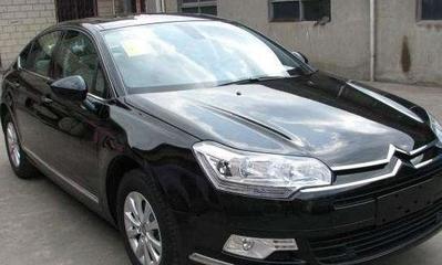 提新車時，懂車的人會立馬把它“扔了”，而新手卻把它當成“寶貝”